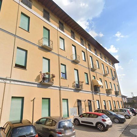 10' Da Malpensa & 1' Dalla Stazione TreniShuttle Apartment Somma Lombardo Bagian luar foto